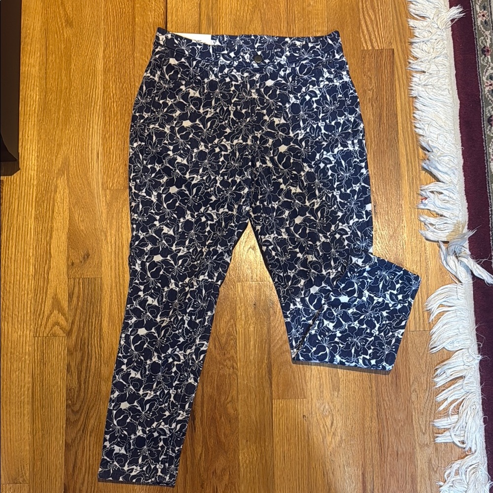 Women’s Uniqlo Blue Floral Stretch Pant